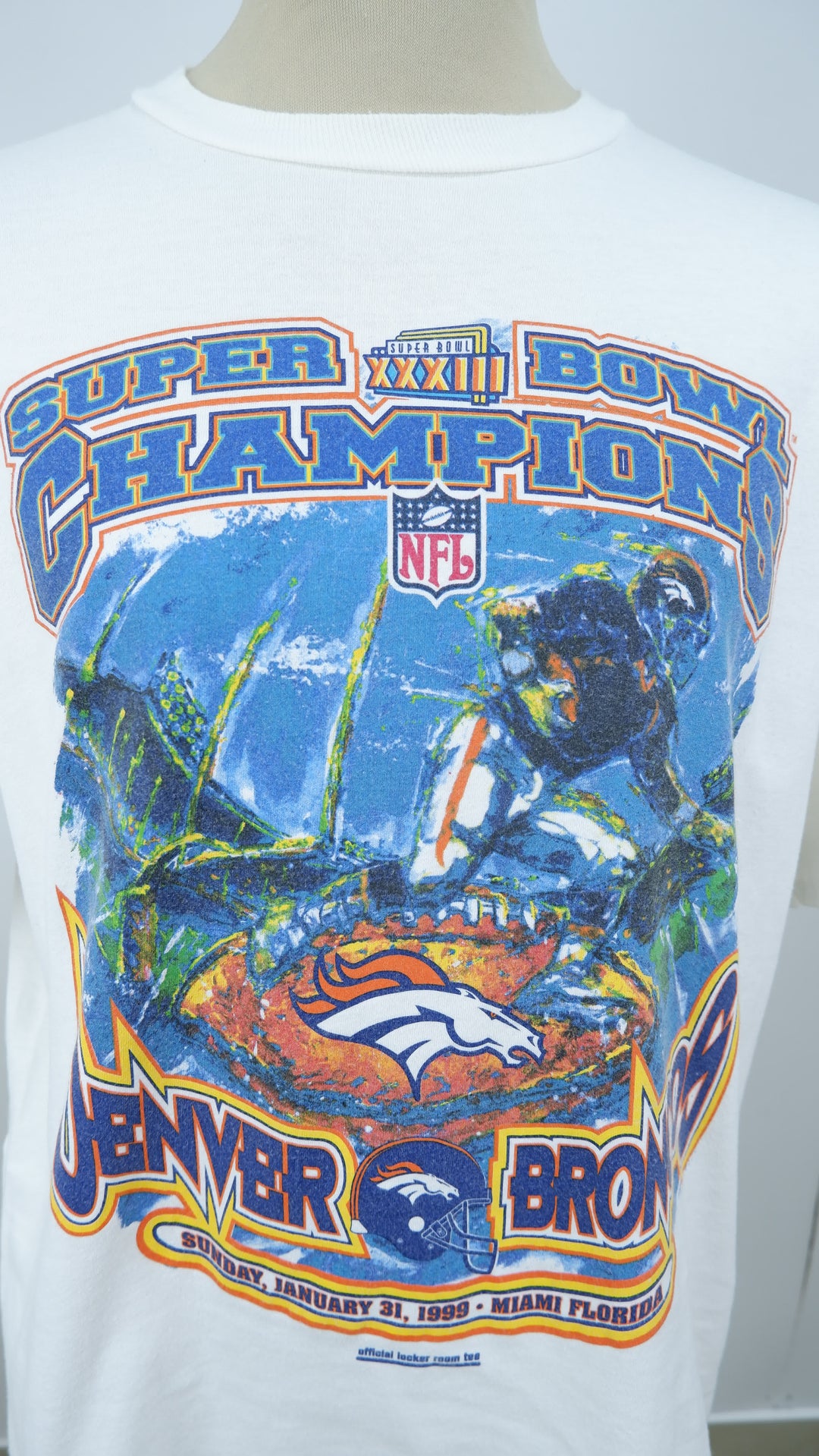 Starter 1999 Denver Broncos Super Bowl Champions VNTG Locker Room T-Shirt