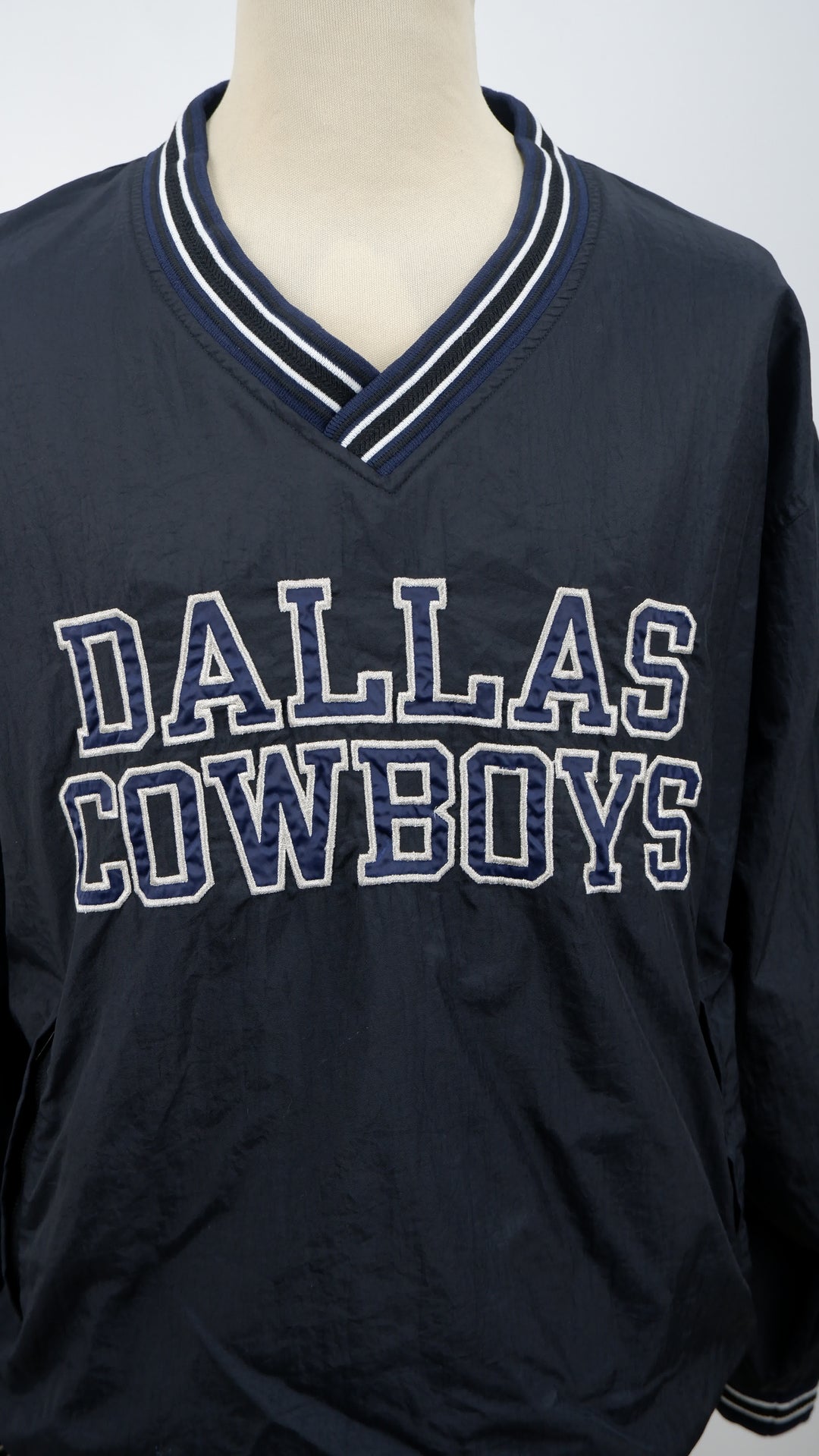 Pro Line NFL Dallas Cowboys Vintage V-Neck Windbreaker Pullover Jacket