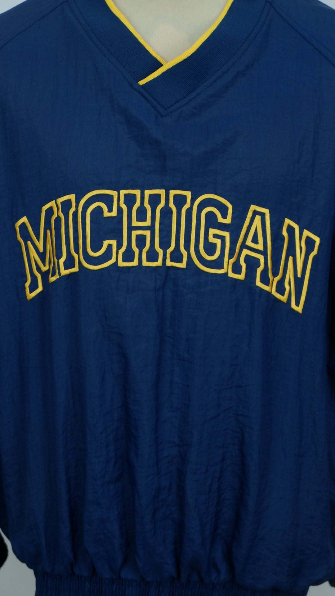 Pro Player The University Of Michigan VTG V-Neck Windbreaker Jacket