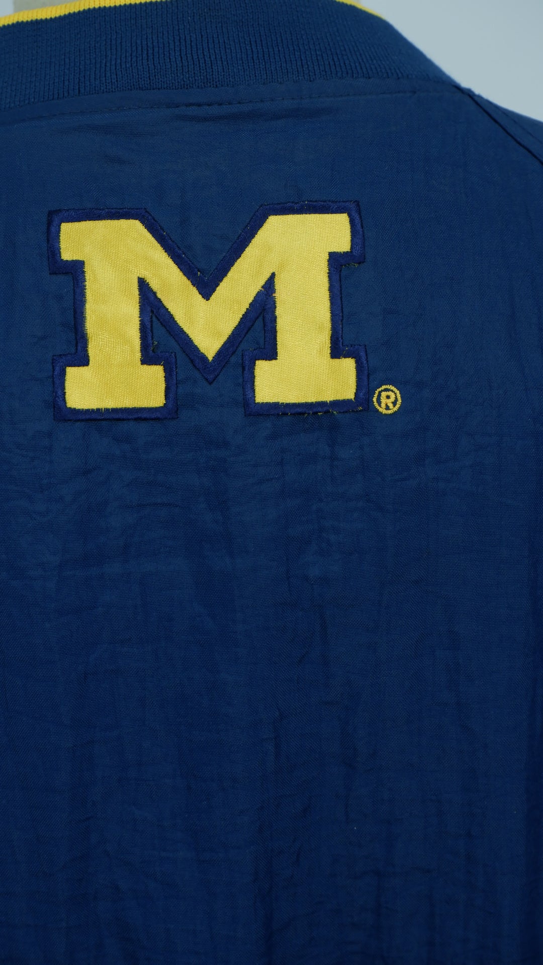 Pro Player The University Of Michigan VTG V-Neck Windbreaker Jacket