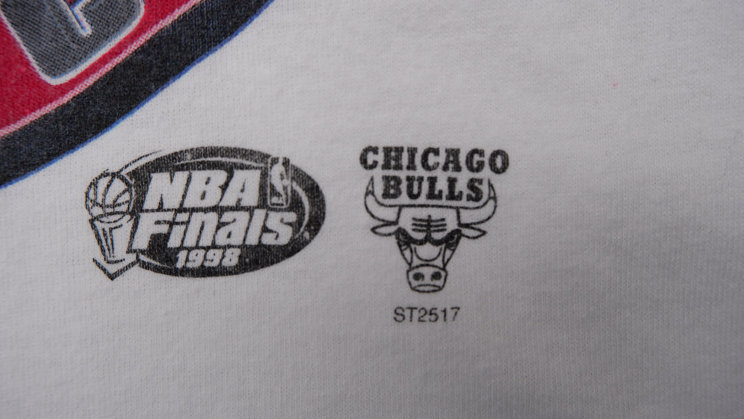 Starter 1998 NBA Finals Chicago Bulls Repeat 3-Peat VNTG Boys Youth T-Shirt